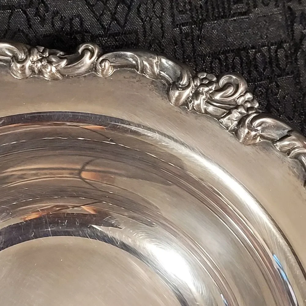 Vintage Lunt Silver Dish Plate Tray V-27 Round Catchall 6" Silverplate EUC - Picture 3 of 6